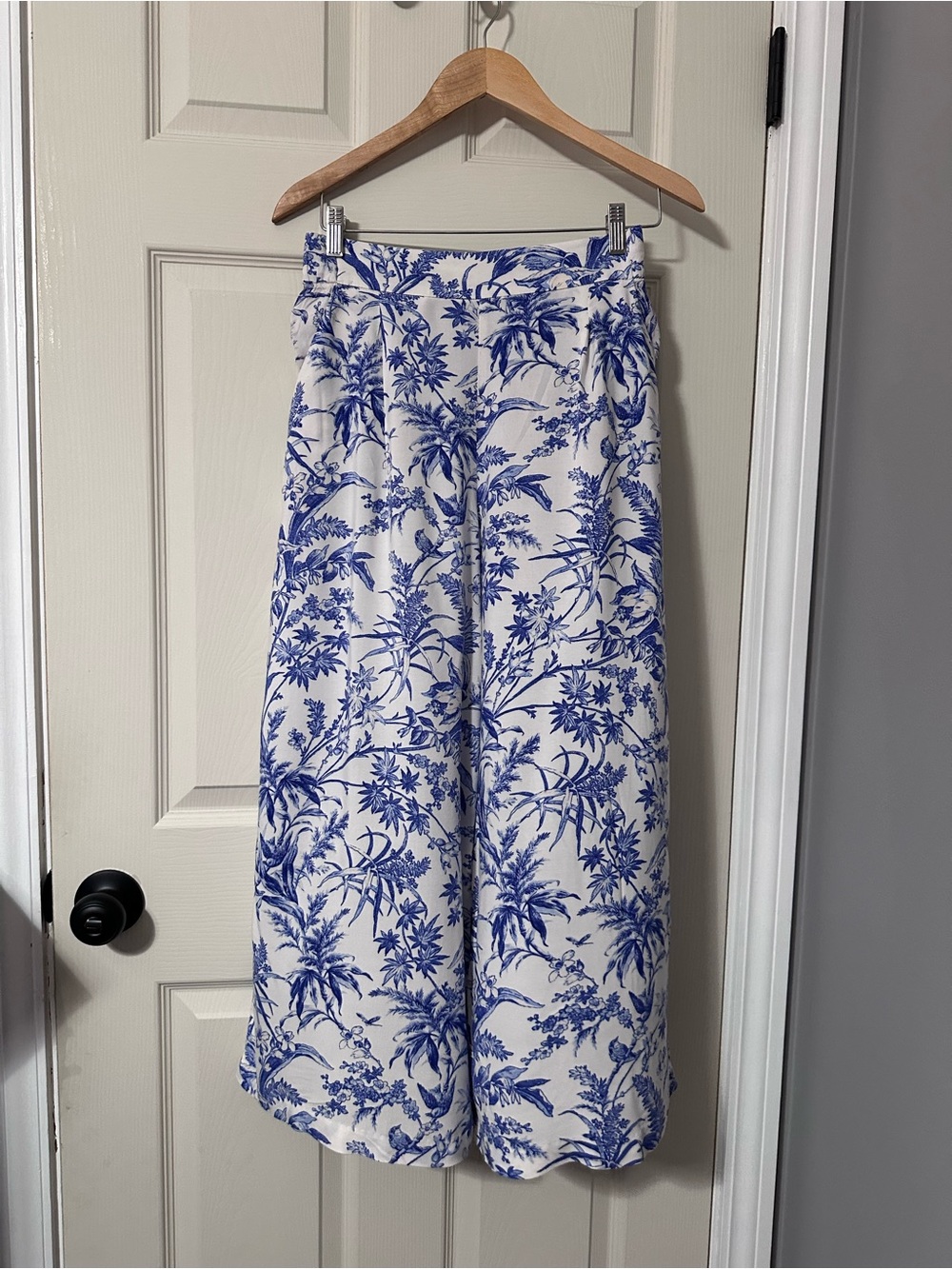 Blue & White cottage Floral Wide-Leg Pants